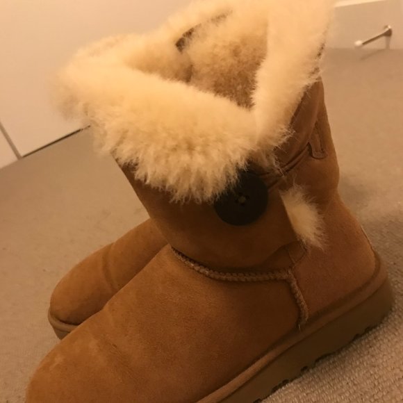 UGG Bailey Button Boot - Picture 4 of 9